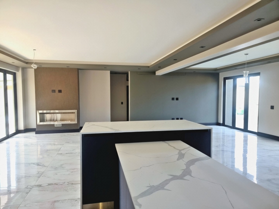 5 Bedroom Property for Sale in Parklands North Western Cape